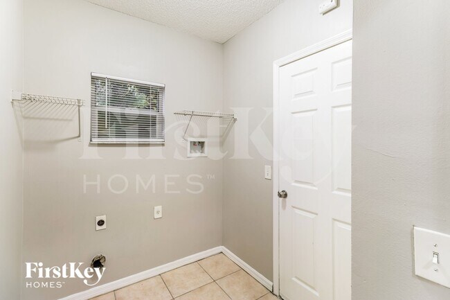 Building Photo - 1164 Schumann Dr