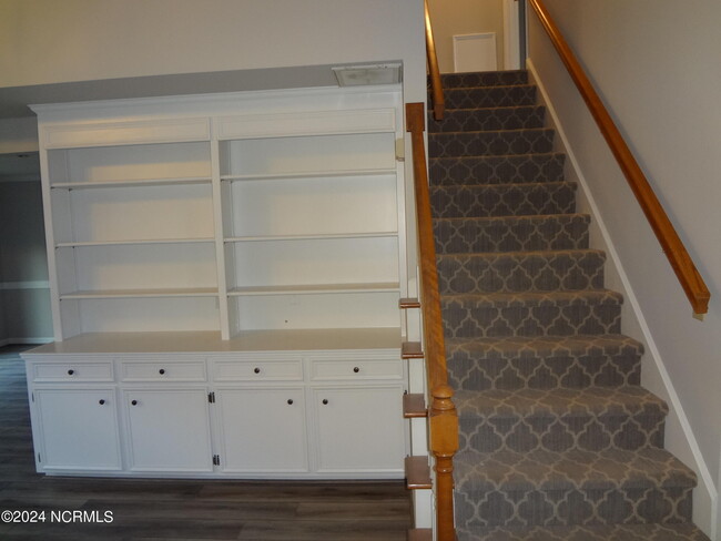 Building Photo - 107 Gates Dr