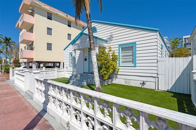Building Photo - 7835 Harding Ave