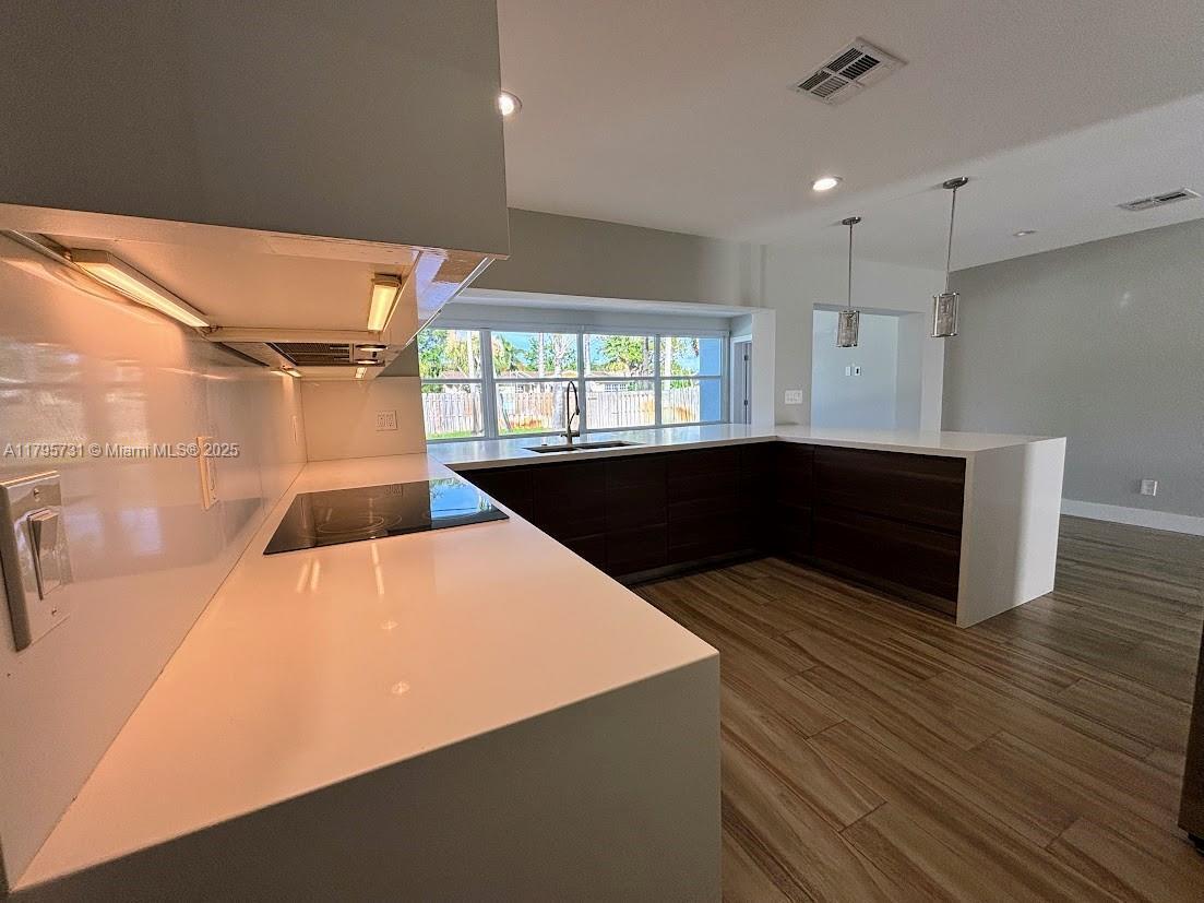 Building Photo - 401 S Highland Dr