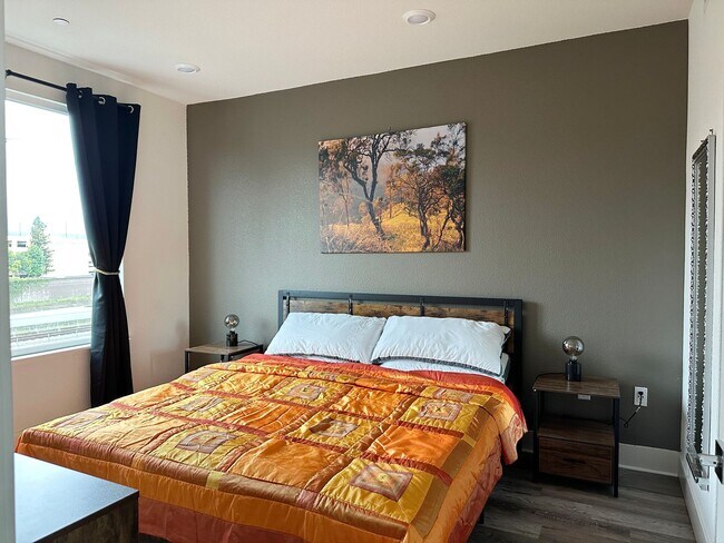 Building Photo - Fully Furnished Resort-Style Condo