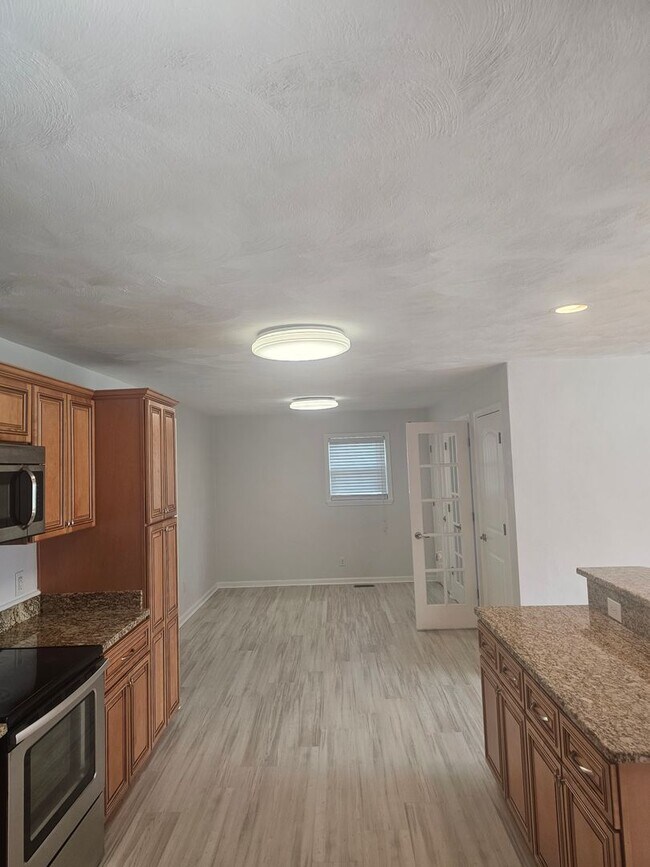 Building Photo - 1068 Sharon Dr