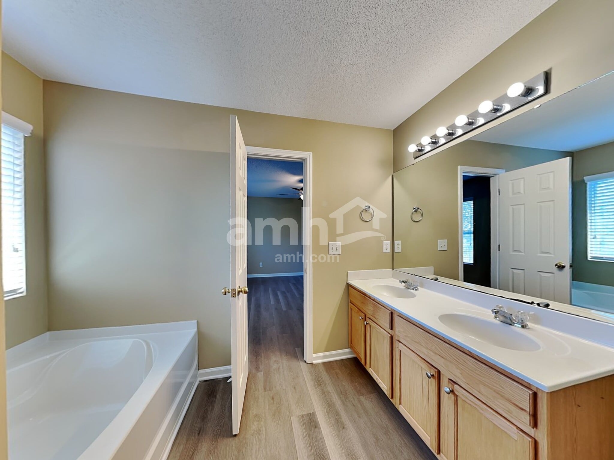 Building Photo - 37 Valleyfield Dr