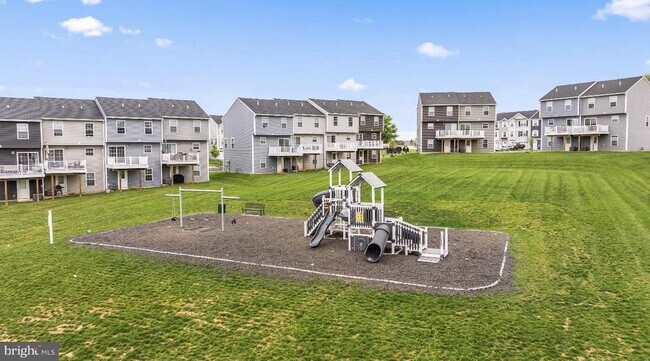 Building Photo - 132 Quincy Dr