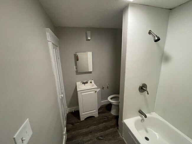 Building Photo - 1733-1737 Long Ave