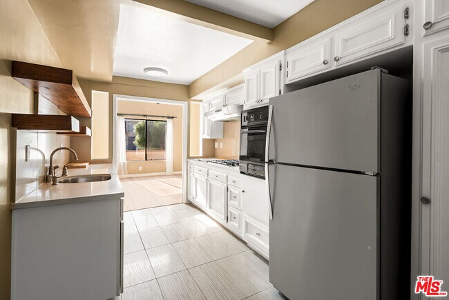 Building Photo - 1944 Glendon Ave