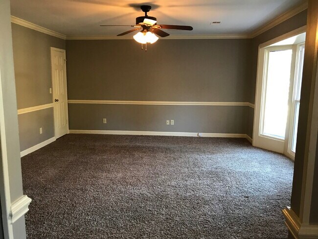 Building Photo - "Charming 3-Bedroom Retreat with 2 Full Baths in Jonesboro – 1625 Sq Ft of Comfort!"