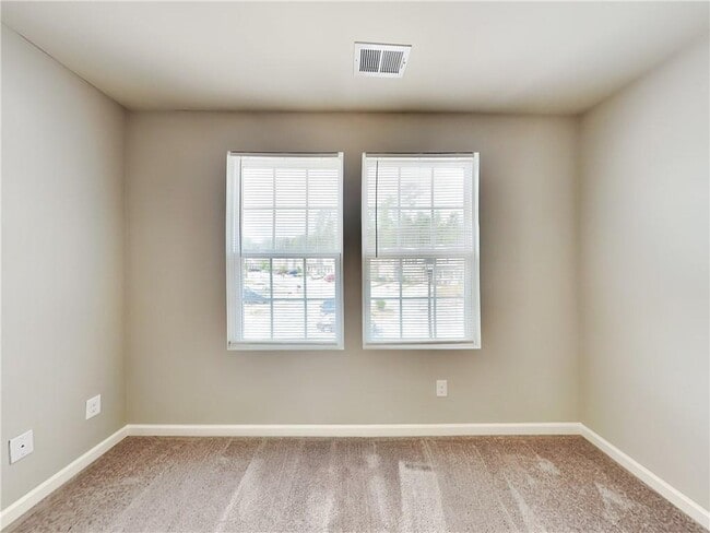 Building Photo - 2565 Piering Dr