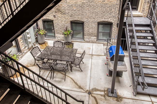 Building Photo - 1347 N Noble St
