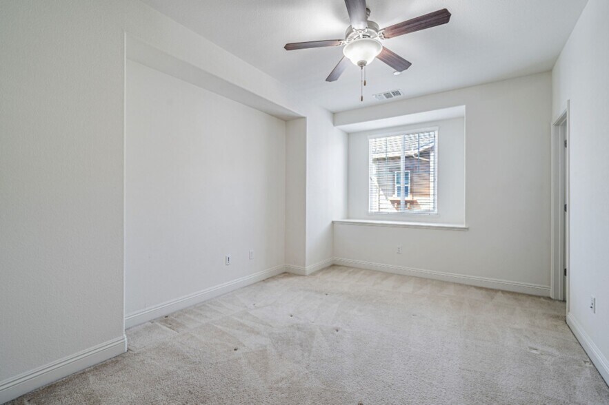 Building Photo - 6704 S Mariposa Ln