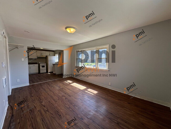 Building Photo - 5030 W Ridge Rd