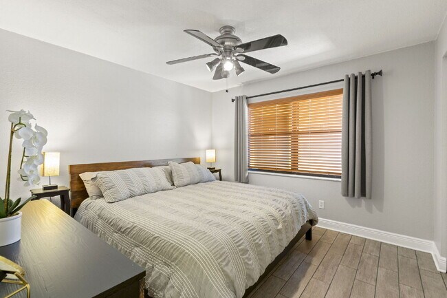 Building Photo - Beautiful Condo For Rent In St Petersburg!