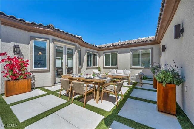 Building Photo - 10528 Garden Light Dr