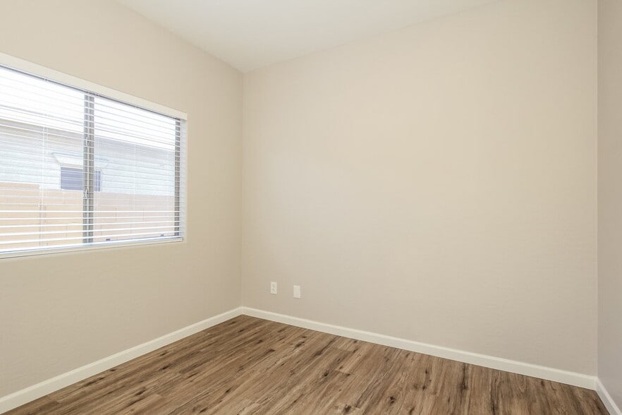 Building Photo - 15214 N 138th Ln