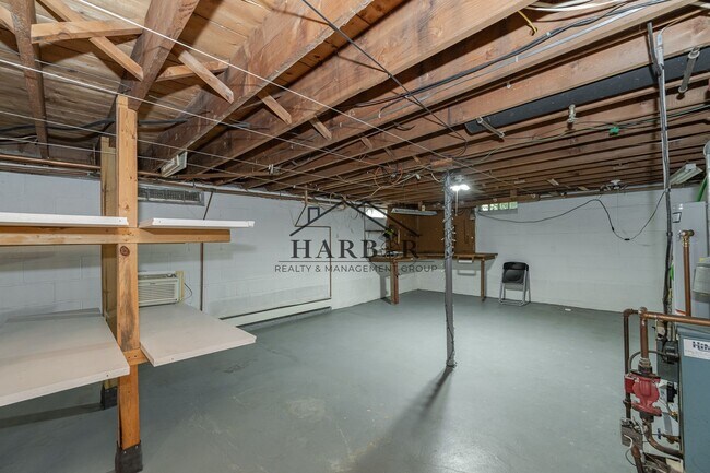 Building Photo - 10th Avenue SE Duplex (OTB 07/31/26)