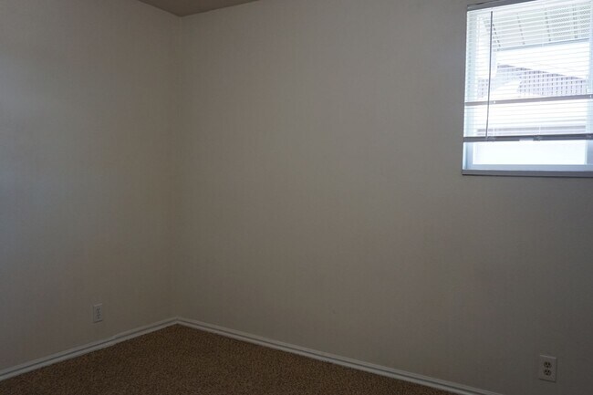 Building Photo - Cozy South Salt Lake 2 Bedroom 1 Bath