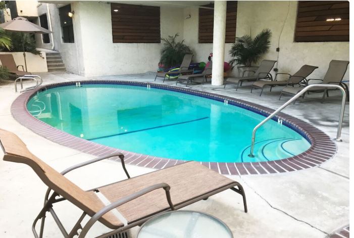 Building Photo - 8400 De Longpre Ave