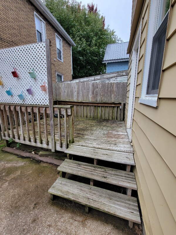 Building Photo - 701 W 8th St