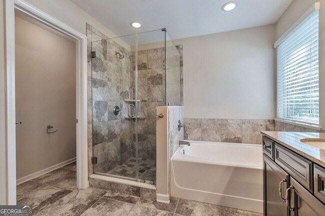 Building Photo - 1623 Trailview Way NE