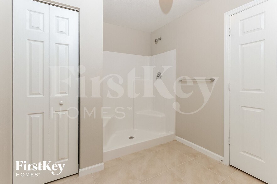 Building Photo - 4522 SW Savona Blvd