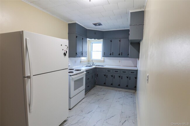 Building Photo - 156 Lampman Ave