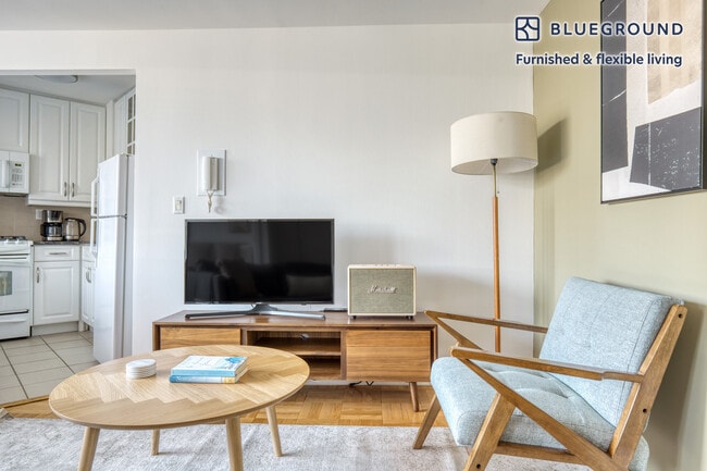 Building Photo - 484 2nd Ave