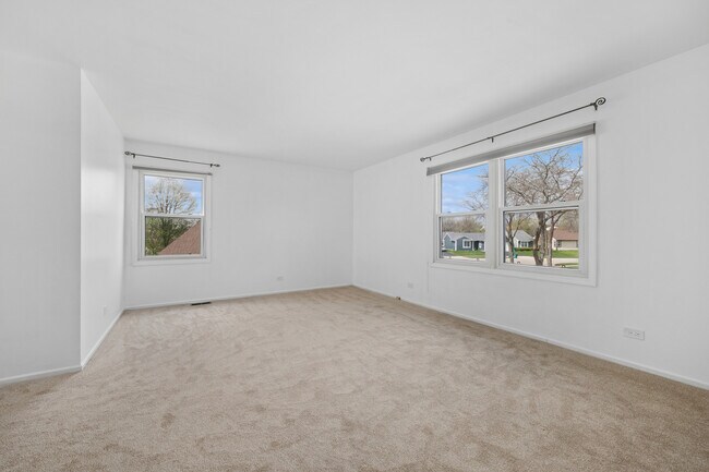 Building Photo - 1553 Brandywyn Ct N