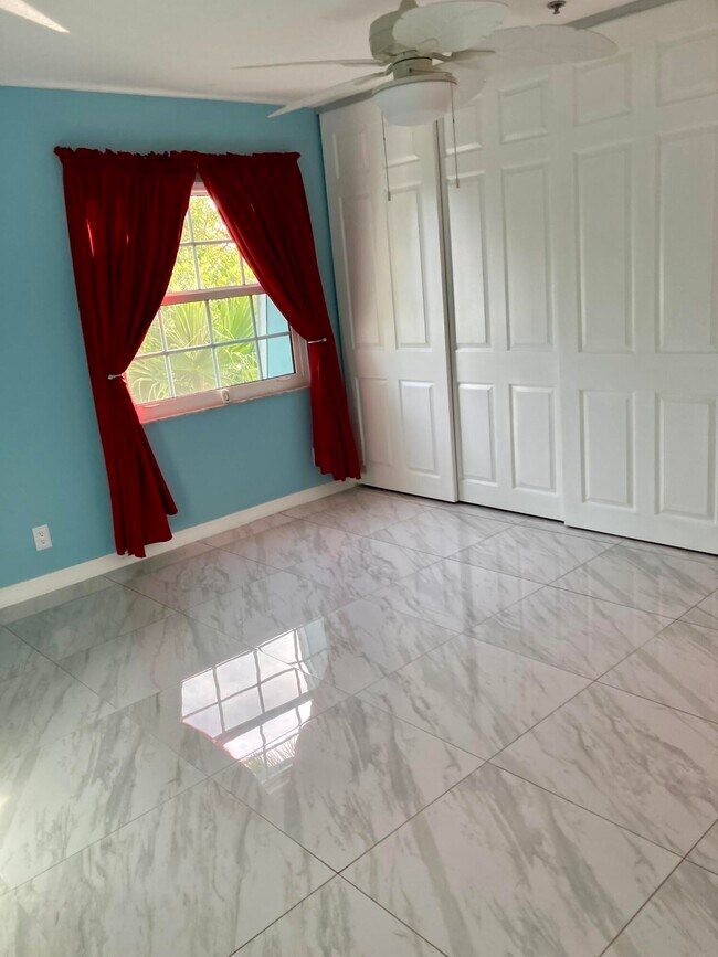 Building Photo - 950 S Kanner Hwy