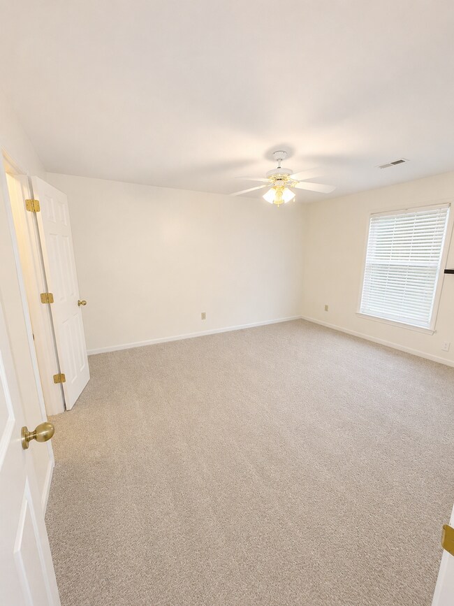 Building Photo - 4 bed/4.5 bath Overland Park Home with Multiple Entertainment Areas in Blue Valley