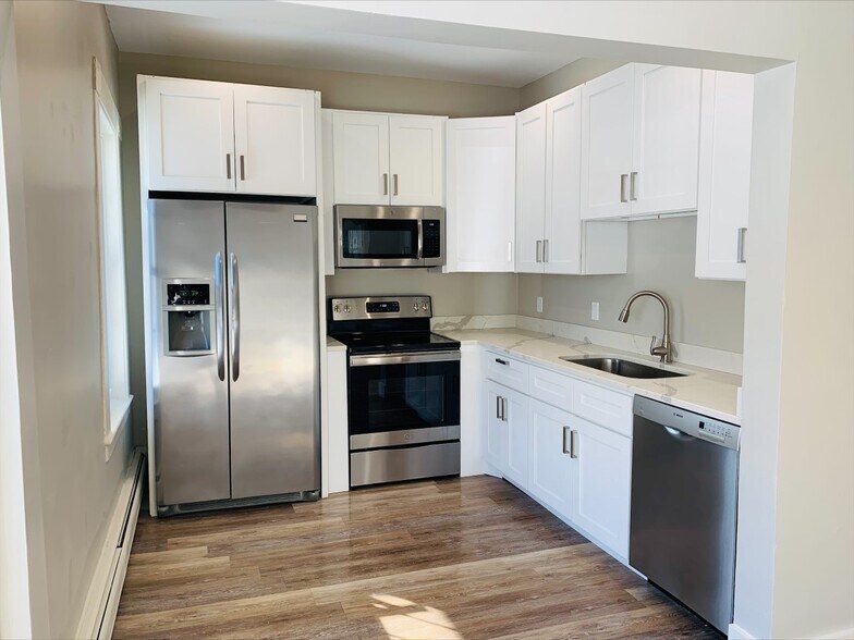 Building Photo - 2015 Quechee Main St