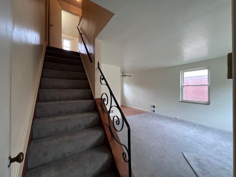 Building Photo - 320 San Juan Dr