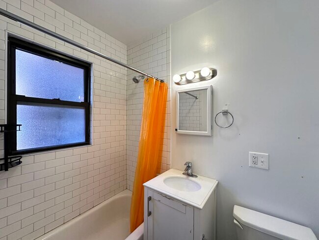 Building Photo - 2641 N Spaulding Ave