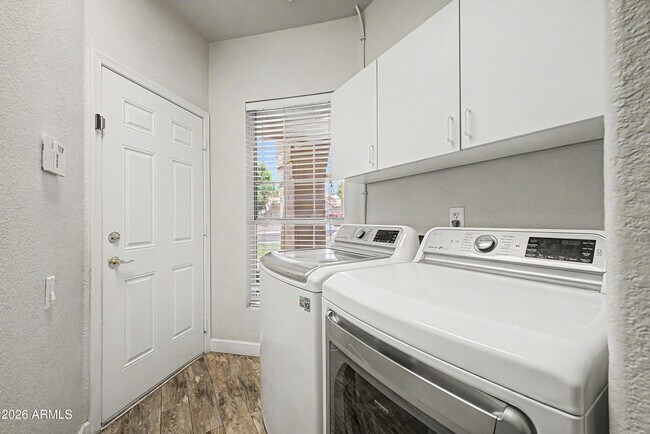 Building Photo - 6217 W Monona Dr