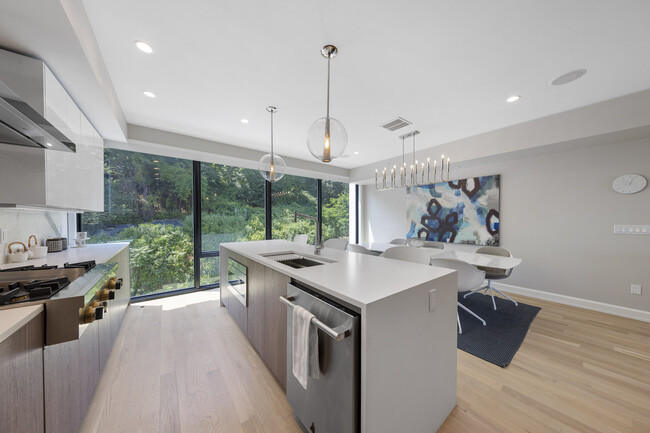 Building Photo - 8822 Churchill Rd