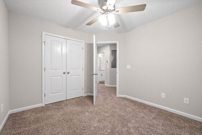 Building Photo - Beautiful 3 Bedroom Home For Rent Near Downtown Clarksville!