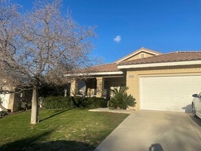 Building Photo - 3 Bedroom 2 bathroom Home in Corona