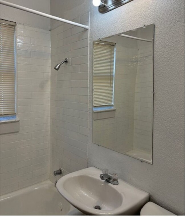 Building Photo - Reently Remodeled Quadruplex - Great Location