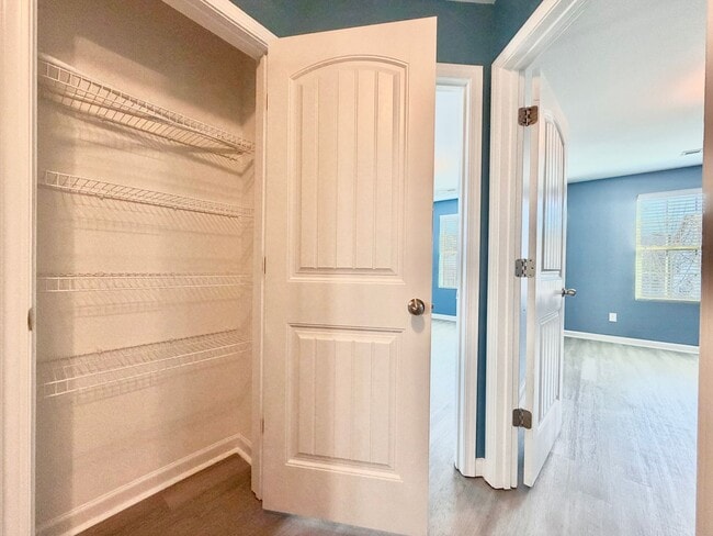 Building Photo - Updated 3BR Townhome | Community Pool, Gym, Pickleball, & Tennis Courts | Easy RTP Access