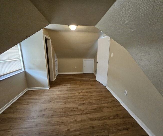 Building Photo - 855 Hamil Rd