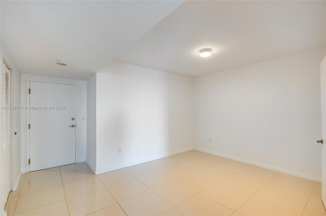 Building Photo - 5252 NW 85th Ave