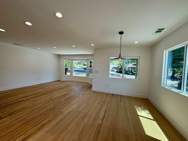 Building Photo - Turnkey Home
