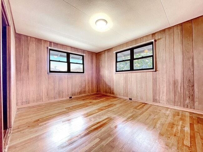 Building Photo - Pet Friendly Kailua House