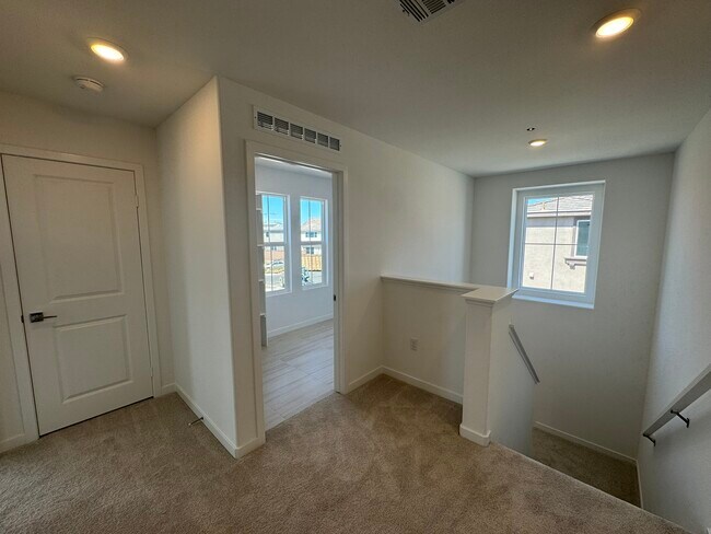 Building Photo - 31506 Lolite Dr