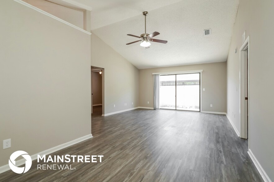 Building Photo - 1975 Blue Bird Run W