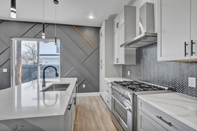 Building Photo - 4703 Louis Ave