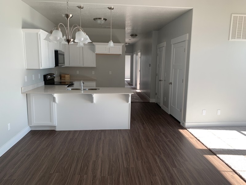 Building Photo - 589 N 360 W