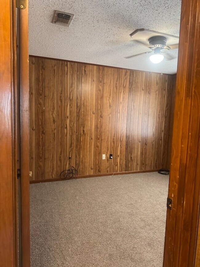 Building Photo - Middle of Town