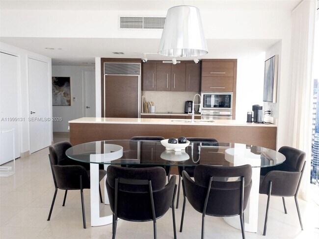 Building Photo - 475 Brickell Ave