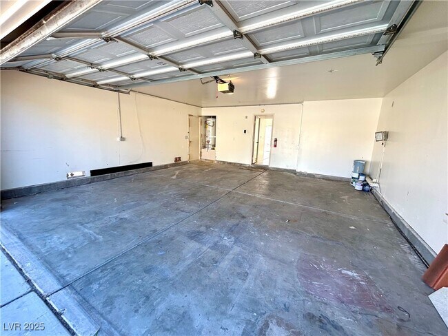 Building Photo - 425 Pemberry Cir