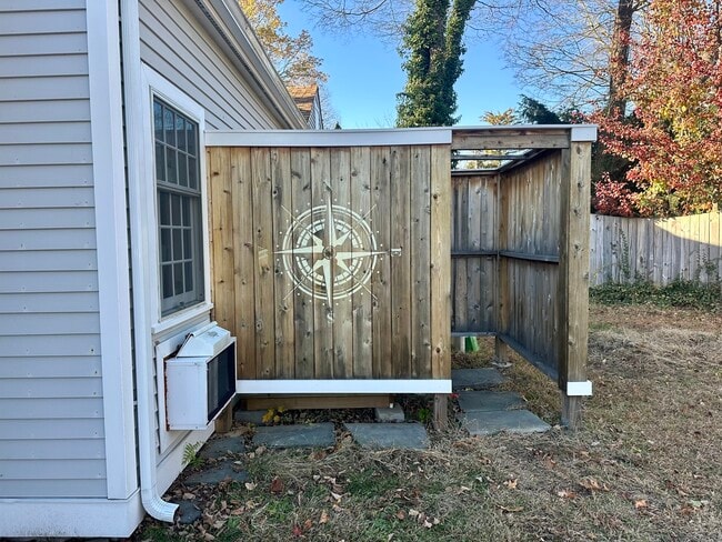 Building Photo - 43 Pennywise Ln